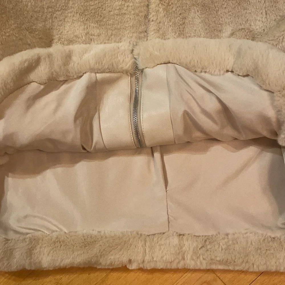 Zara woman’s fur hooded jacket - Picture 7 of 9